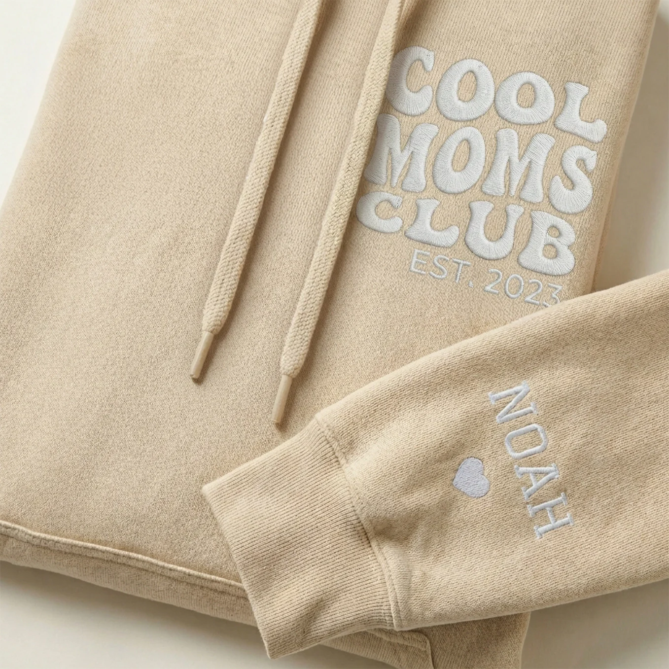 Personalisierter Hoodie bestickt "Cool Moms Club" - Image 2