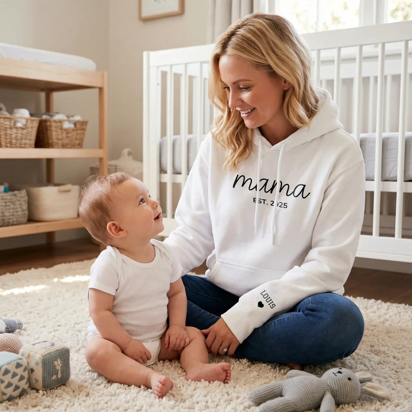 Personalisierter Hoodie "Mama Herz" mit Ärmeldruck - Image 15