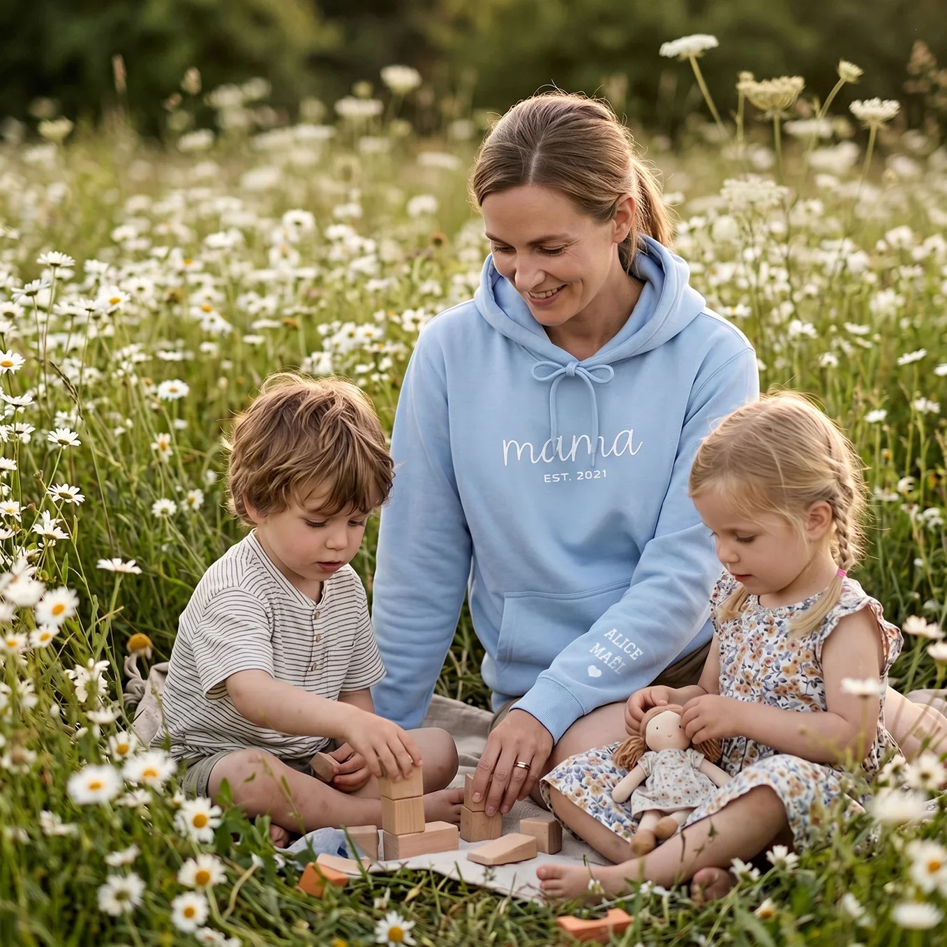 Personalisierter Hoodie "Mama Herz" mit Ärmeldruck - Image 17