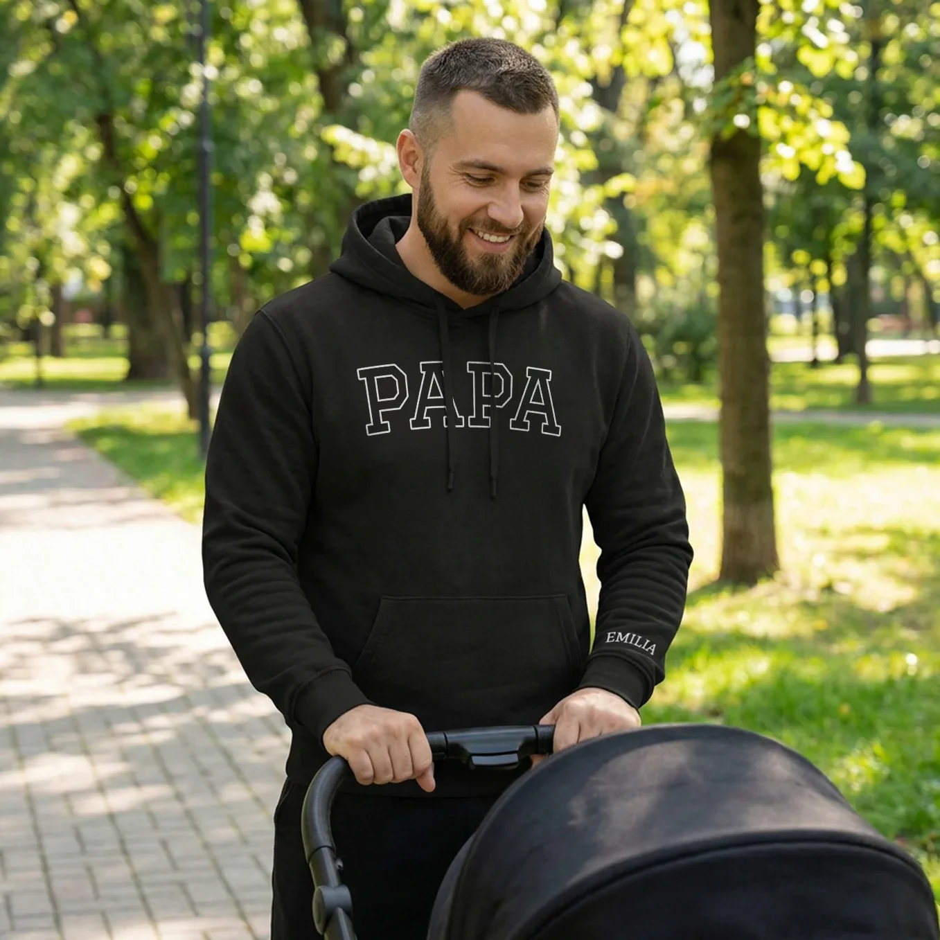 Personalisierter Hoodie "PAPA" mit Ärmeldruck - Image 4