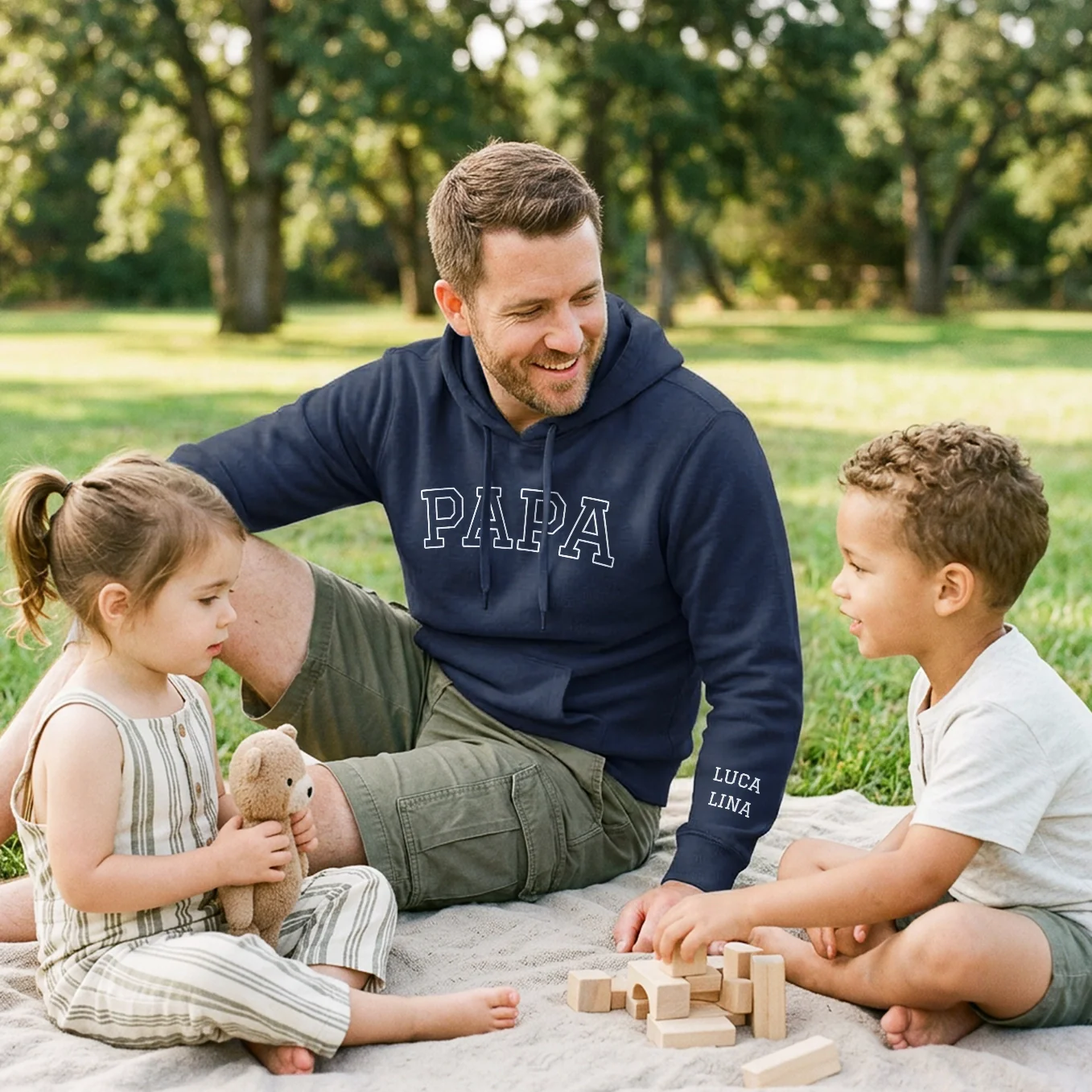 Personalisierter Hoodie "PAPA" mit Ärmeldruck - Image 7