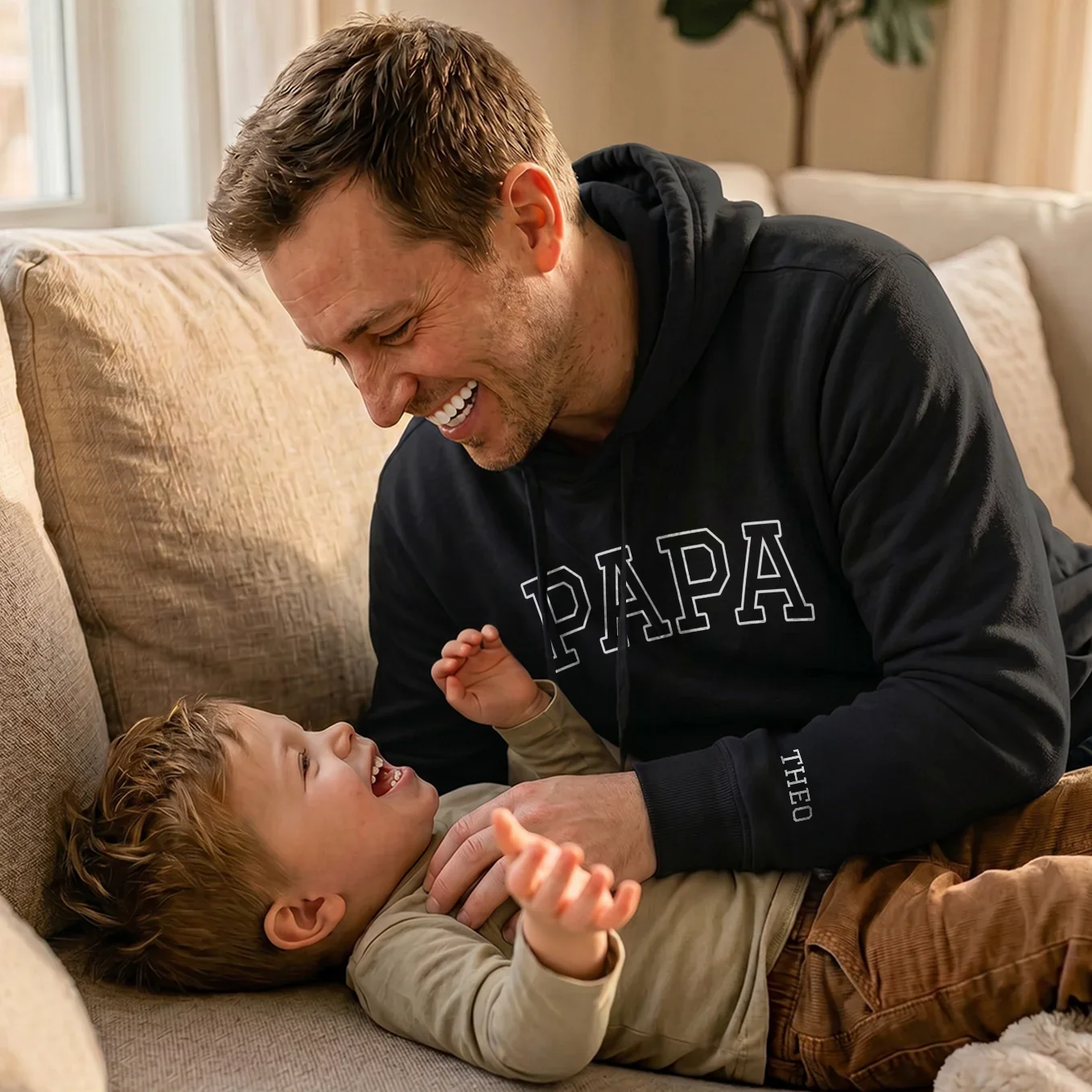 Personalisierter Hoodie "PAPA" mit Ärmeldruck - Image 8